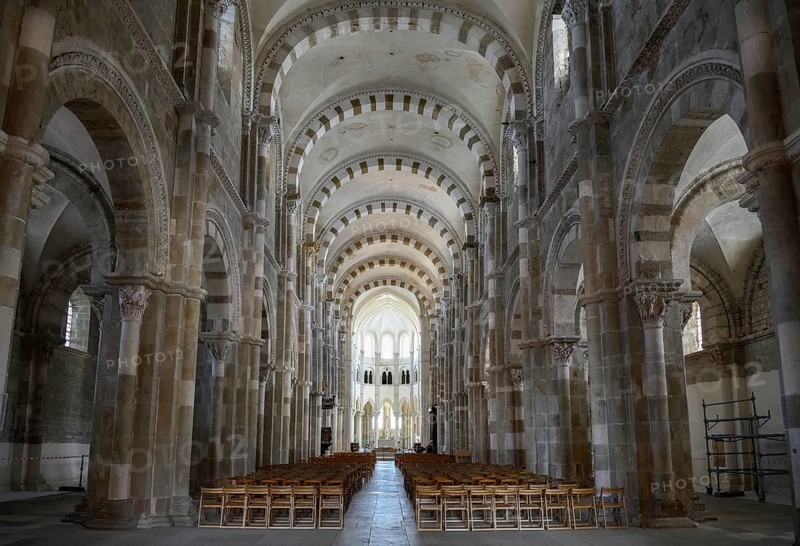 Nave of the early Gothic basilica Sainte-Marie-Madeleine, Vézelay, Département Yonne, Region Bourgogne-Franche-Comté, Burgundy, France, Europe