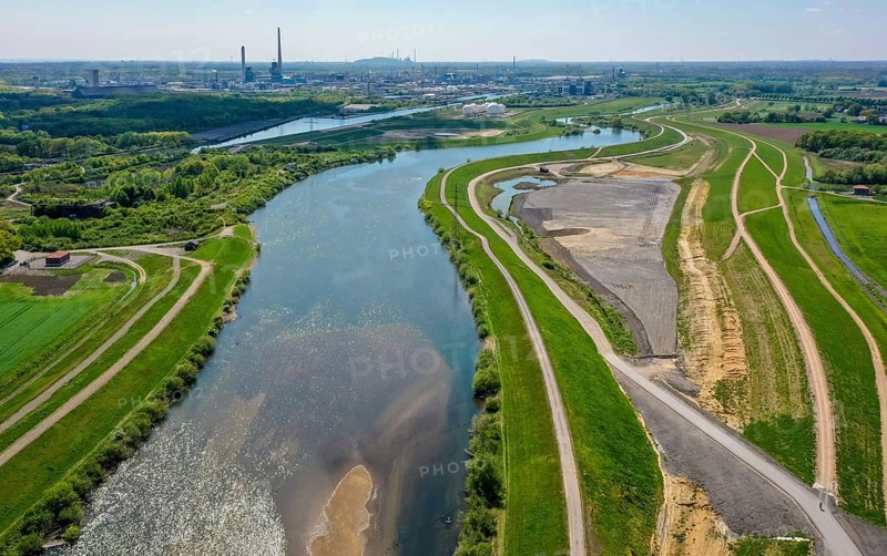 Haltern-Marl, North Rhine-Westphalia, Germany, Lippe, Flood protection in the Haltern-Lippramsdorf-Marl area (HaLiMa) . Flood protection on the River Lippe by relocating the dyke and thus extending the floodplain. Marl Chemical Park at the back, Europe
