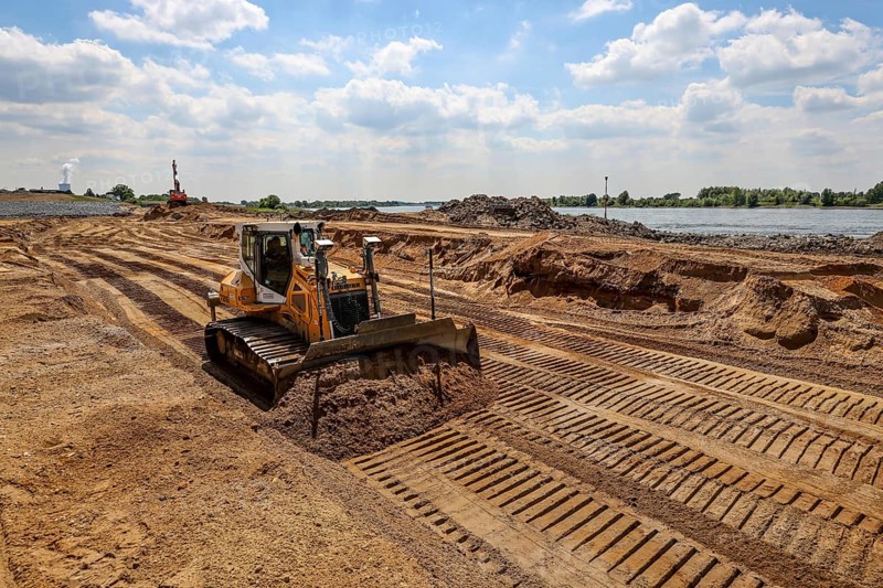 Dinslaken, Voerde, North Rhine-Westphalia, Germany, Emscher estuary into the Rhine. Construction site of the new Emscher estuary. The mouth of the Emscher into the Rhine is being moved almost 500 metres north from Dinslaken to Voerde. Fish will then be able to swim barrier-free up the new Emscher from the Rhine through a newly created floodplain area. Following the construction of a parallel sewer, the Emscher has been completely free of sewage since January 2022. The river was previously an open, above-ground combined sewer with rainwater and wastewater, Europe