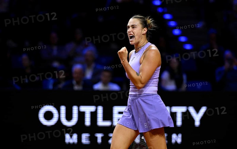 Aryna Sabalenka BLR, gesture, gesture cheering, Tennis Ladies Porsche Cup, Grand Prix, GP, Stuttgart 2025, Porsche Arena, Stuttgart, Baden-Württemberg, Germany, Europe