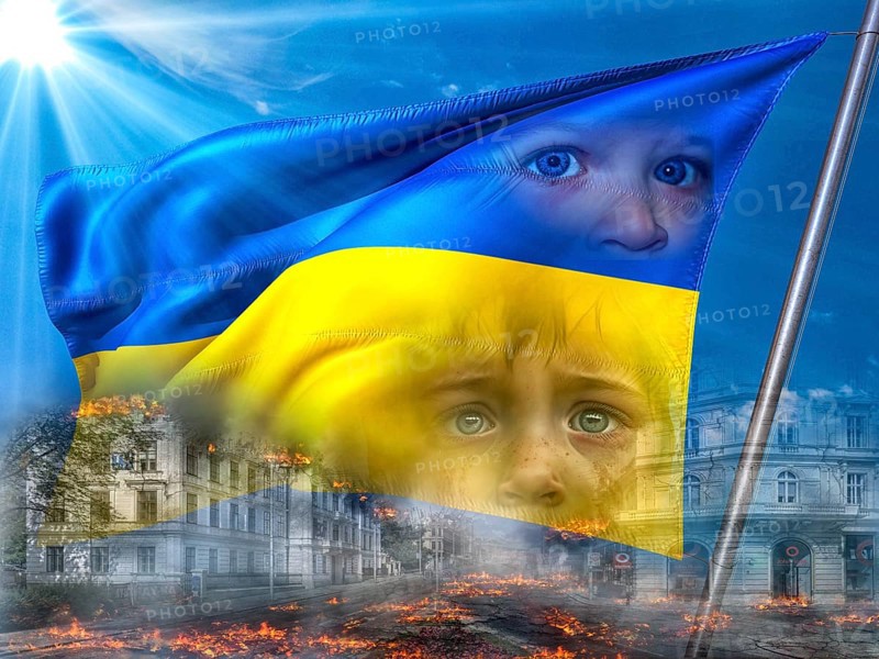 Symbolic image, Ukraine flag in front of a bright sky, sad children's eyes, bombed city, Donald Trump wanted dictator, Republicans, Russia war against Ukraine, global danger, lies, 2nd term, global burden, questionable US deal with Russia, scandal in the White House against President Volodymyr Selenskyj in front of running cameras