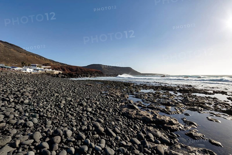 Rocky west coast, black lava coast, coastline, sunbeams, El Golfo, Yaiza, Lanzarote, Spain, Europe