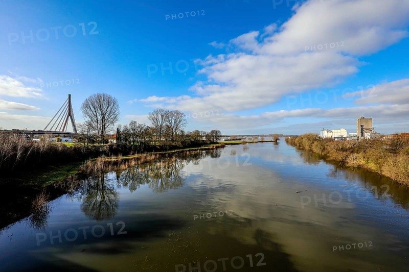 Lippe, flood in the renaturalised floodplain area at the mouth of the Lippe into the Rhine, on the left the Rhine bridge, Wesel, Lower Rhine, North Rhine-Westphalia, Germany, Europe
