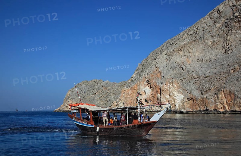 Dhow in the bays of Musandam, Shimm Strait, in the Omani enclave of Musandam, Oman, Asia