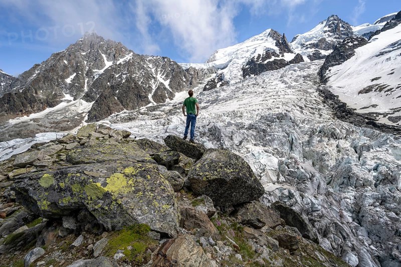 Mountaineers on the glacier, High alpine glaciated mountain landscape, La Jonction, Glacier des Bossons meets Glacier de Taconnaz, Summit of the Aiguille du Midi, Mont Maudit and Mont Blanc, Chamonix, Haute-Savoie, France, Europe
