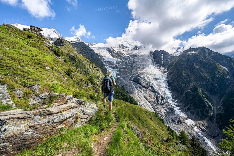 Mountaineer in front of impressive mountain landscape with glacier, view of glacier Glacier de Taconnaz, hike La Jonction, Chamonix, Haute-Savoie, France, Europe