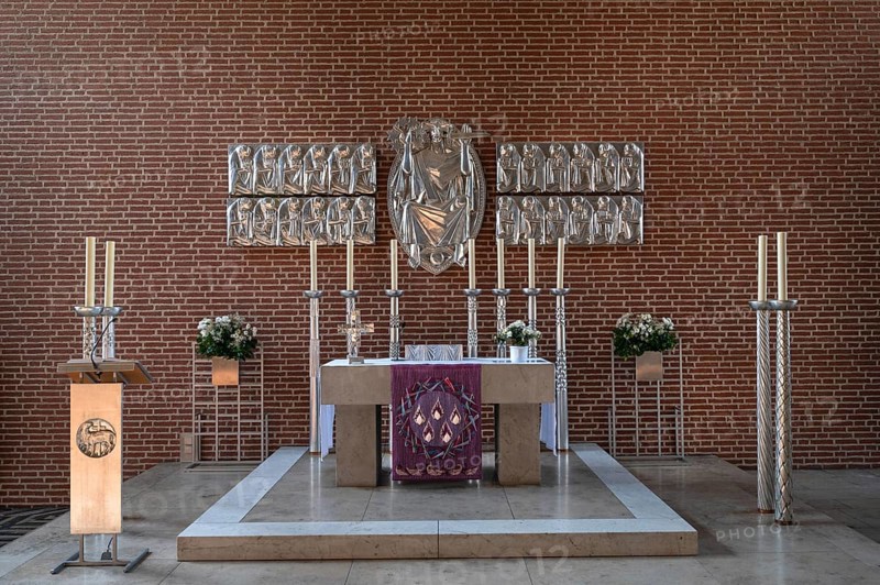 Altar of St Laurentius Church, church building from the 1970s, Möhrendorf, Middle Franconia, Bavaria, Germany, Europe
