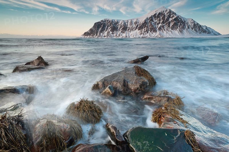 Long exposure, winter evening mood at Skagsanden, washed over stones, near Flakstad, Flakstadøy, Lofoten, Nordland, Norway, Europe