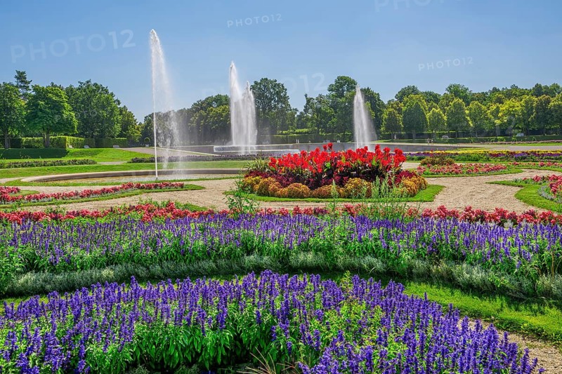 Garden parterre at the New Palace with flowerbeds and fountain in the Schleissheim Palace complex, Oberschleissheim near Munich, Upper Bavaria, Bavaria, Germany, Europe