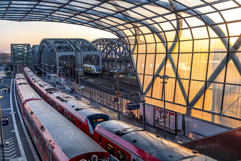 Elbbrücken S-Bahn station, the S3 and S5 S-Bahn trains run here, Commuter, Hamburg Germany