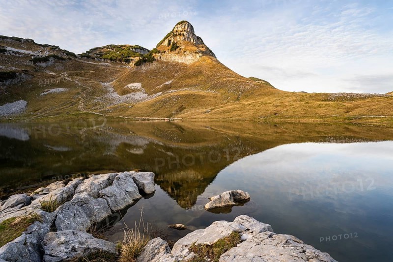 Lake Augstsee and the Atterkogel mountain on the Loser. Autumn, good weather, blue sky, little clouds. In the evening. Reflection. Altaussee, Bad Aussee, Ausseer Land, Totes Gebirge, Styria, Upper Austria, Austria, Europe