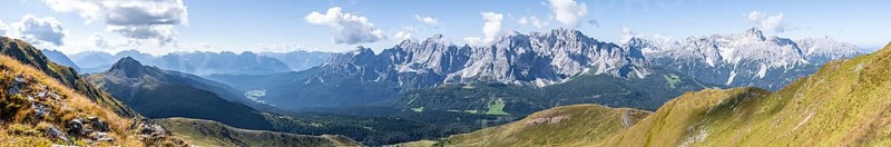 Alpine panorama, Carnic High Trail, view from the Carnic main ridge to the Sesto Dolomites, Carnic Alps, Carinthia, Austria, Europe