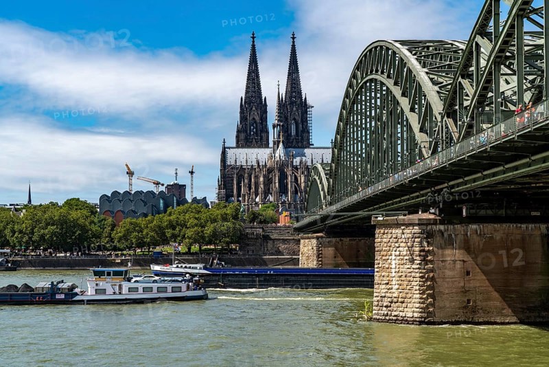 Cologne Cathedral, view from Deutzer Ufer, Hohenzollern Bridge, railway bridge over the Rhine, Cologne, North Rhine-Westphalia, Germany, Europe