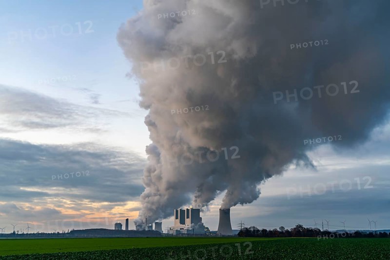 Neurath lignite-fired power plant, near Grevenbroich, power plant units F and G, A-E, thick water vapour cloud from the cooling towers in winter, near Grevenbroich, running until 2024 to secure energy supply, North Rhine-Westphalia, Germany, Europe