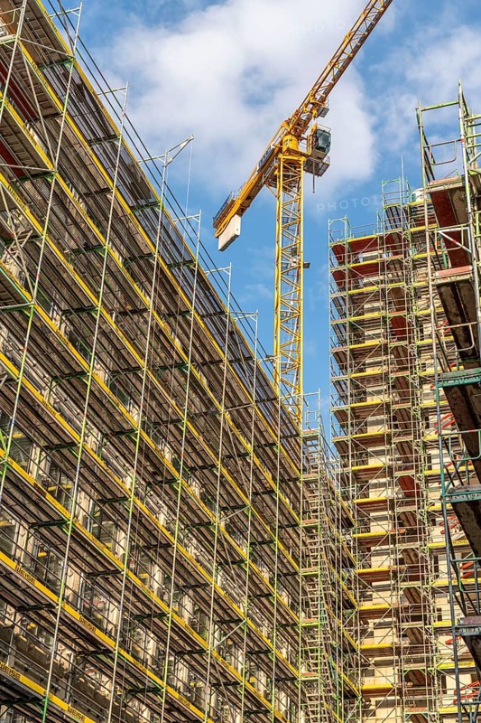 Construction site of a large building project on Huyssenallee in Essen, Huyssen Quartier, residential tower block with 19 floors, an office building with 5 floors, scaffolded new building, Essen, North Rhine-Westphalia, Germany, Europe