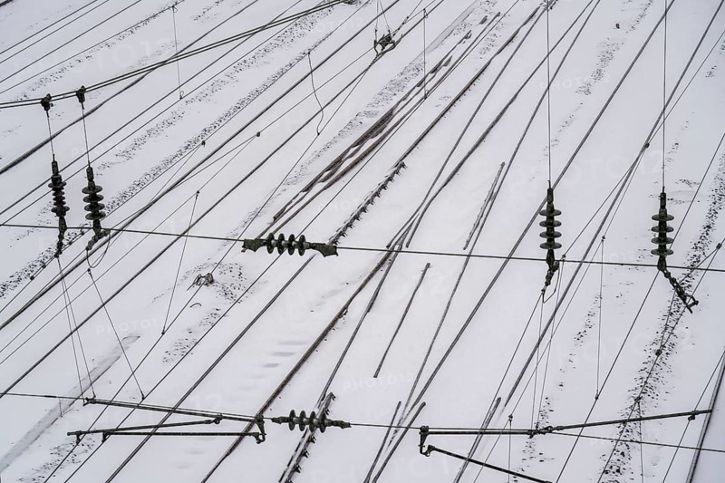 Onset of winter with lots of fresh snow and temperatures below -5 degrees during the day, railway line between Essen and Bochum, except for a few regional connections, all trains cancelled at times, snow-covered railway facilities, near Essen, North Rhine-Westphalia, Germany, Europe