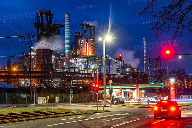 Duisburg-Bruckhausen steel site, ThyssenKrupp Steel, blast furnaces 8 and 9, on Kaiser-Wilhelm-Straße, petrol station, North Rhine-Westphalia, Germany, Europe