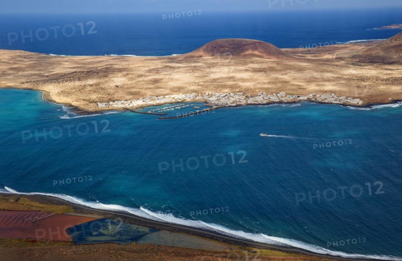 View from the Mirador del Río viewpoint, designed by artist César Manrique, of the island of La Graciosa, Lanzarote, Canary Islands, Canary Islands, Spain, Europe
