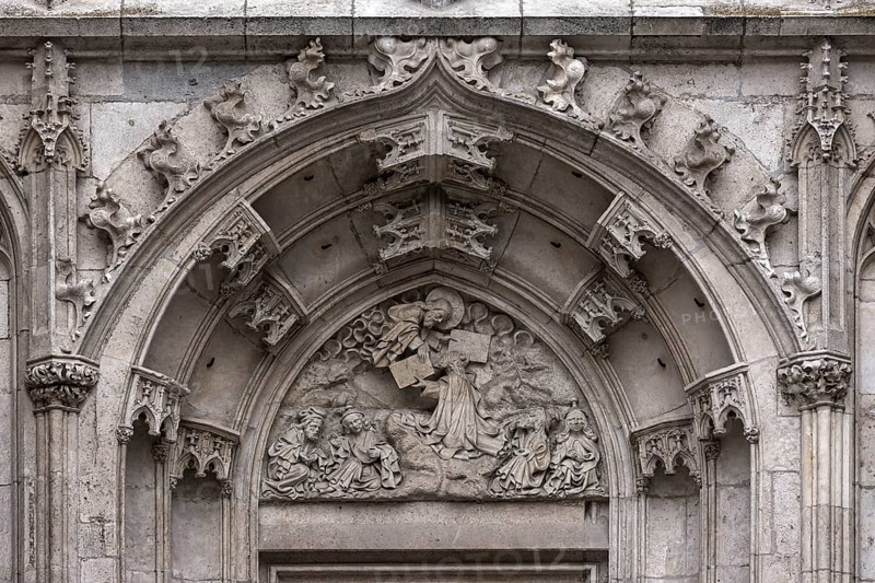 Detail of the left entrance to St Peter's Cathedral, Regensburg, Upper Palatinate, Bavaria, Germany, Europe