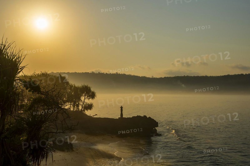 Bay of Nusa Lembongan in the morning, haze, morning mist, beach, bay, sea bay, coastal landscape, tropical, water, sea, ocean, coast, travel, holiday, tourism, sea view, seascape, holiday paradise, beach holiday, beach holiday, tourism, travel, tourism, summer, sun, sunset, peace, serenity, summer holiday, evening sun, evening sky, romantic, romance, lonely, sea, ocean, tropical, holiday dream, dream holiday, time out, nobody, paradise, long-distance travel, Asian, Bali, Indonesia, Asia