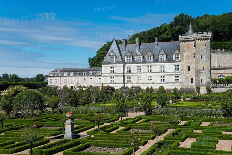 Historic castle with manicured garden, hedges and architectural elements, Villandry Castle, Renaissance, Tours, Loire Valley, Centre-Val de Loire, France, Europe
