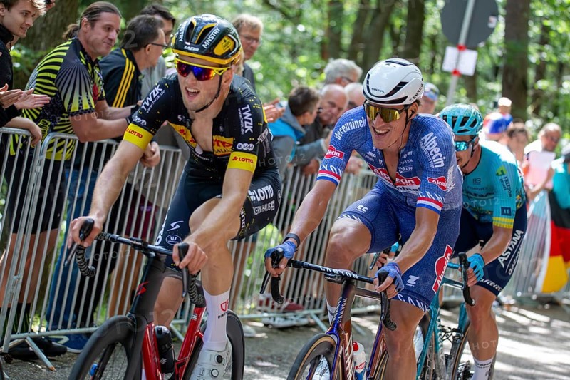 Lidl Deutschland Tour 2024 (cycling), 4th stage and last stage From Annweiler am Trifels to Saarbrücken (182, 7 KM) . Image: Arrival at the Kalmit, the highest mountain in the Palatinate Forest