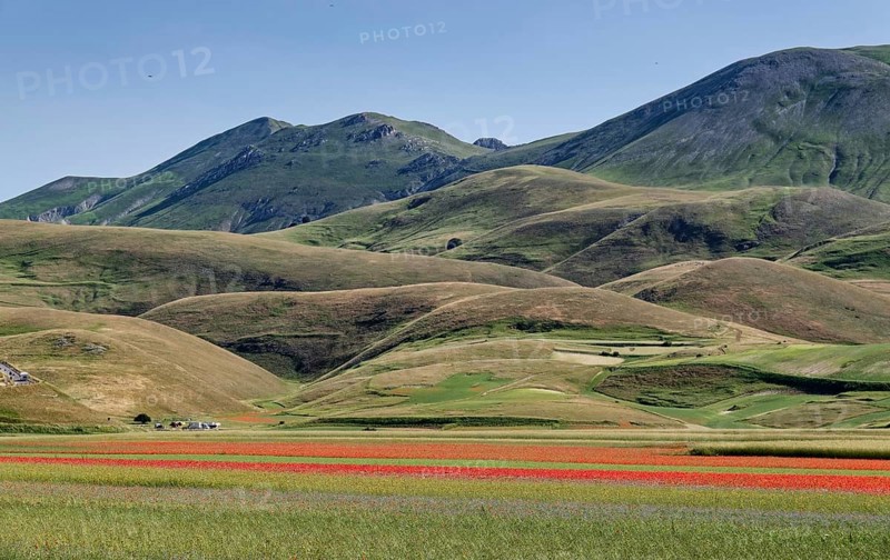 Mountain landscape on the edge of the Pian Grande di Castelluccio di Norcia plateau in the Monti Sibillini National Park in the Umbrian-Marche Apennines. Castelluccio di Norcia, Umbria, Italy, Southern Europe, Europe