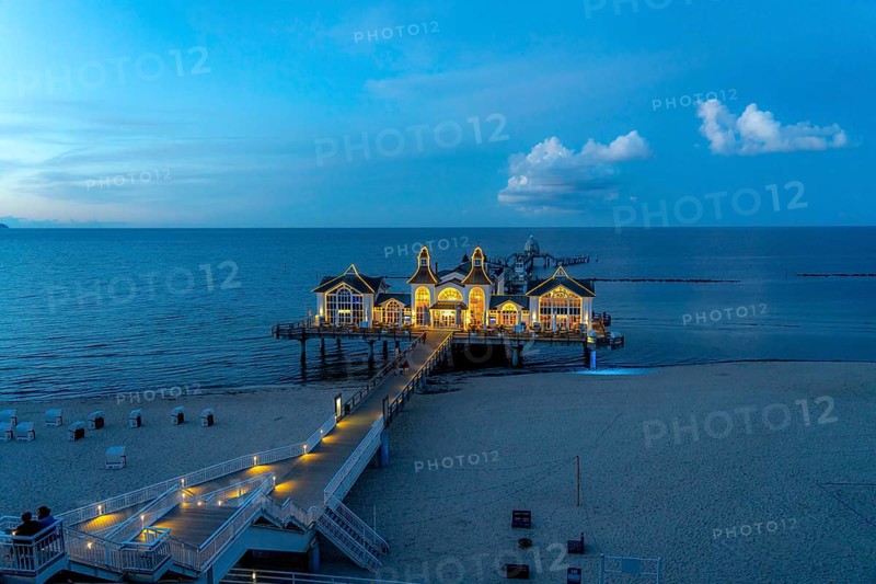 The pier of Sellin, evening mood, sunset, 394 metres long, with restaurant, jetty, island of Rügen, Mecklenburg-Western Pomerania, Germany, Europe