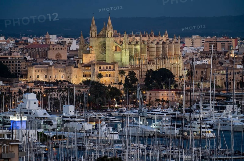 Panorama of Palma de Majorca, Bay of Palma, with the marina and the Cathedral of St Mary, Balearic Islands, Spain, Europe