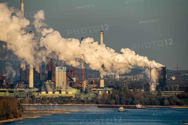 Rhine near Duisburg Bruckhausen, Thyssenkrupp Steel steelworks, blast furnaces, sintering plant, Schwelgern coking plant, discharge cloud, cargo ships, North Rhine-Westphalia, Germany, Europe