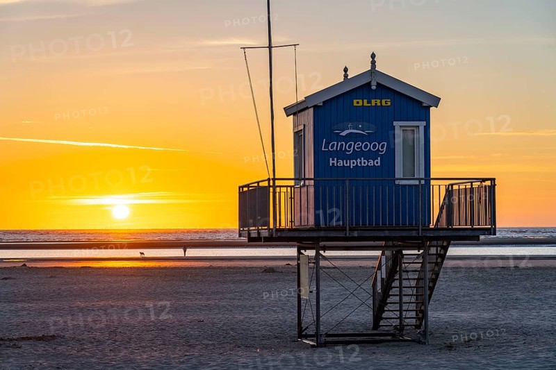North Sea island of Langeoog, early summer, shortly after the first easing of the lockdown in the Corona crisis, still quite few tourists on the beach, DLRG watchtower, sunset, Lower Saxony, Germany, Europe