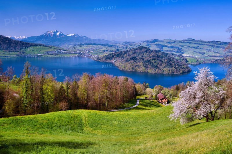View of Lake Zug with Chiemen peninsula, behind it Mount Pilatus, Cantons Zug, Schwyz, Lucerne, Switzerland, Europe