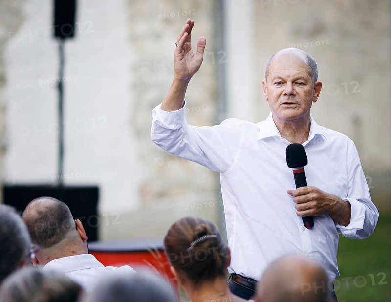 Federal Chancellor Olaf Scholz, (SPD), pictured during a citizens' dialogue in Seelow. 29.08.2024