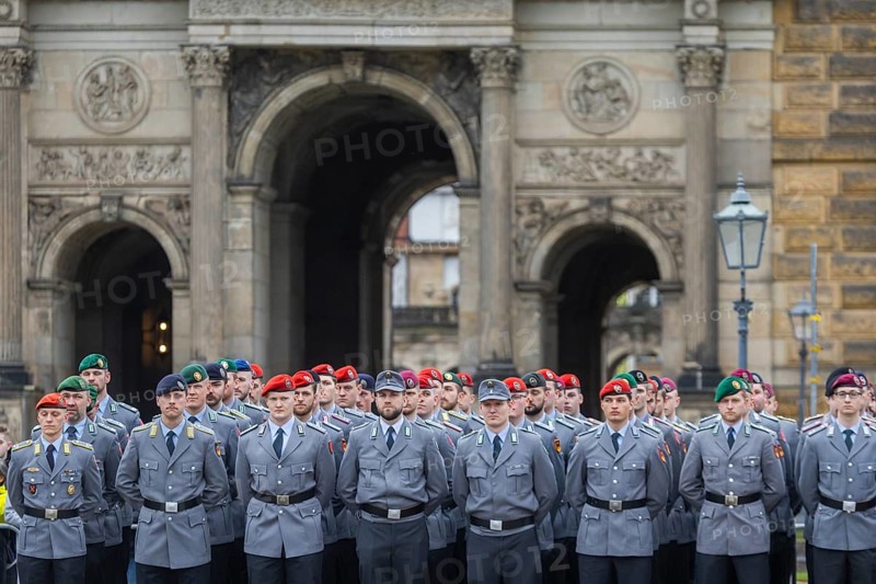 Public roll call of the Army Officers' School on Theatre Square: Bundeswehr honours and bids farewell to young soldiers, Dresden, Saxony, Germany, Europe