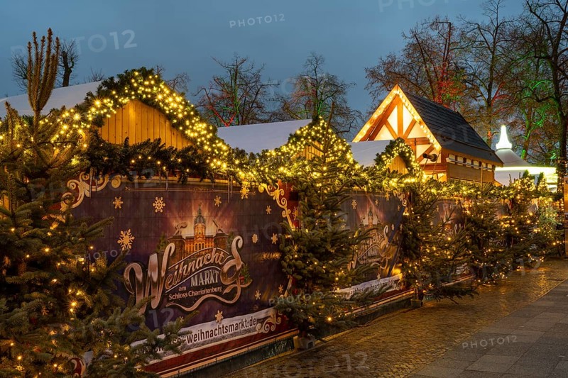 Stalls with Christmas decorations, Christmas market at Charlottenburg Palace, Blue Hour, Berlin, Germany, Europe