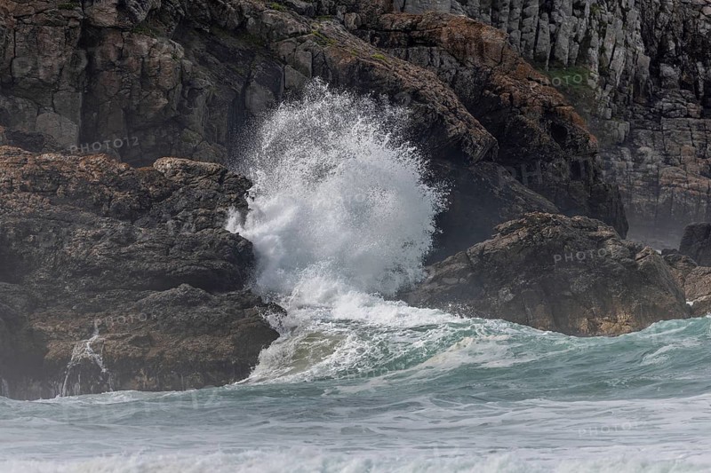 Large waves of the Atlantic Ocean crash against the rocks of a cliff. Camaret sur mer, Crozon, Finistere, Brittany, France, Europe