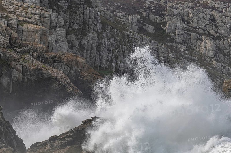 Large waves of the Atlantic Ocean crash against the rocks of a cliff. Camaret sur mer, Crozon, Finistere, Brittany, France, Europe