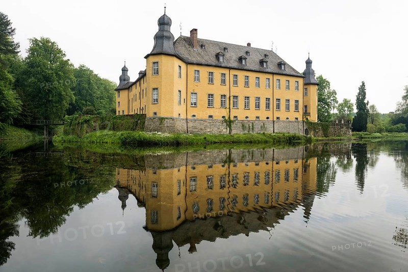 Moated castle, Schloss Dyck, Jüchen, Lower Rhine, North Rhine-Westphalia, Germany, Europe