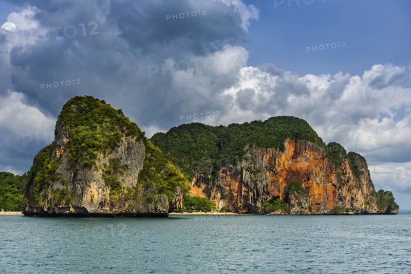 Island landscape near Krabi, stormy sky, thunderstorm, cloudy, weather, sky, storm clouds, nature, force of nature, sea, ocean, island, seascape, travel, tourism, seascape, climate, climate change, horizon, tropical, monsoon, season, season, holiday, chalk cliffs, exotic, bay, bay of the sea, rock, rocky, sandstone cliffs, coast, coastal landscape, landscape, nature, natural landscape, Siam, paradise, holiday paradise, seascape, Railay beach, Phuket, Thailand, Asia