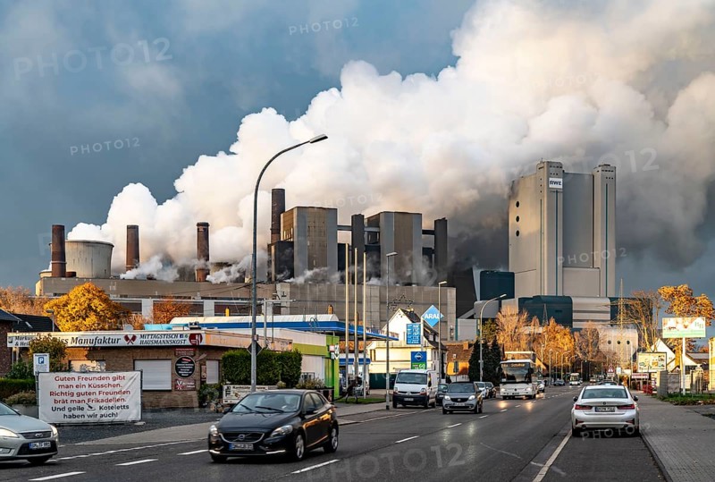 Dormagener Straße in Niederaussem, lignite-fired power station, RWE Power AG Niederaussem power station, near Bergheim, North Rhine-Westphalia, North Rhine-Westphalia, Germany, Europe