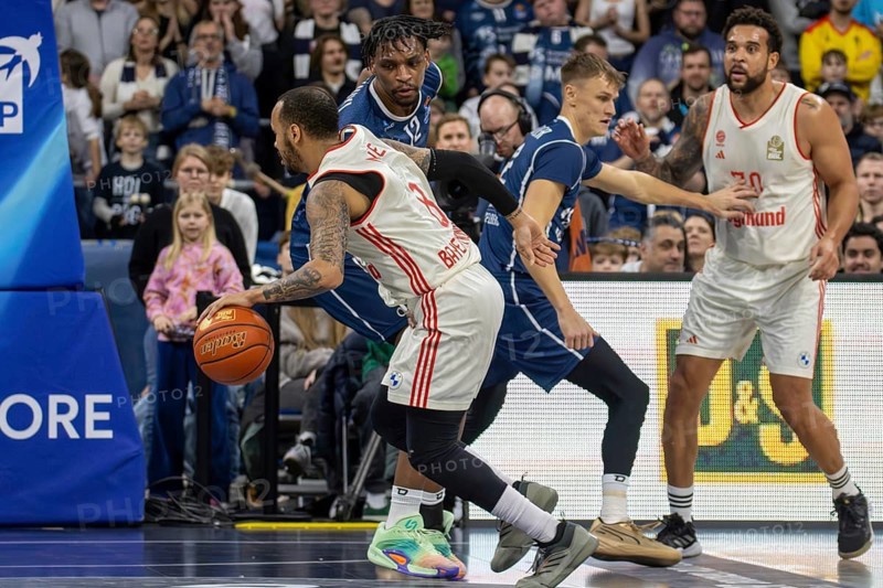 Easy Credit BBL, Basketball Bundesliga, Season 2024/25, Matchday 13: MLP Academics Heidelberg against FC Bayern Munich Basketball in the SAP Arena Mannheim. On the ball: Shabazz Napier (8, Munich)
