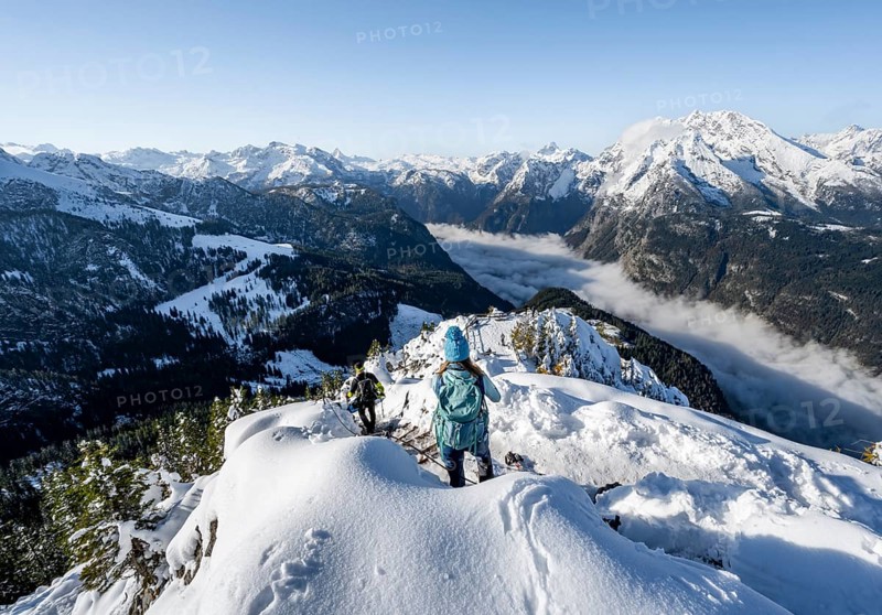 Mountaineers on the snowy summit of the Jenner in autumn, view of the sea of clouds and the Watzmann, Berchtesgaden National Park, Berchtesgaden Alps, Schönau am Königssee, Berchtesgadener Land, Bavaria, Germany, Europe