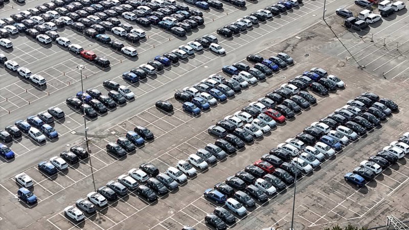 Volkswagen new cars standing in a car park at the Volkswagen plant, Wolfsburg, 29.09.2024. The Volkswagen Group has announced cost-cutting measures for its German plants, Wolfsburg, Lower Saxony, Germany, Europe