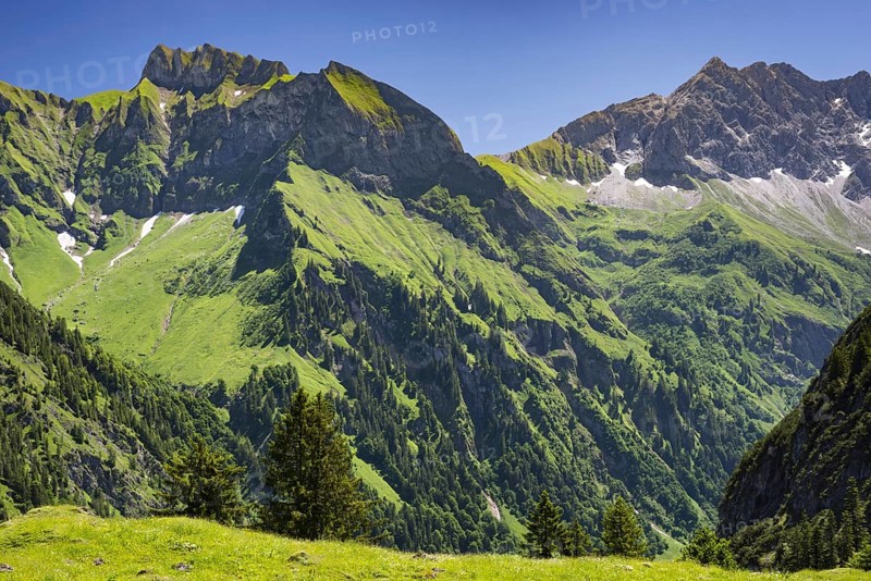 Schneck, 2268m, Himmelhorn, 2111m, with the Rädlergrat, Daumengruppe and Großer Wilder, 2379m, Hochvogelgruppe and Rosszahngruppe, Allgäu Alps, Allgäu, Bavaria, Germany, Europe