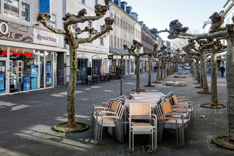 Deserted shopping street with closed shops due to corona pandemic contact ban, main street in the old town, Viersen, Lower Rhine, North Rhine-Westphalia, Germany, Europe