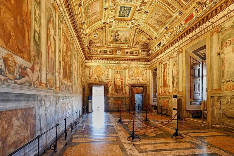 Ceiling painting and golden wall decorations in the Sala Paolina, Pope's chamber, Castel Sant Angelo, Castel Sant'Angelo, Museum, Rome, Lazio, Italy, Europe