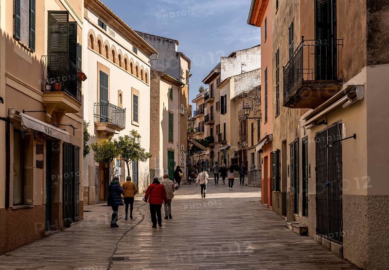 Small alleyways in the historic old town of Alcudia, Majorca, Spain, Europe