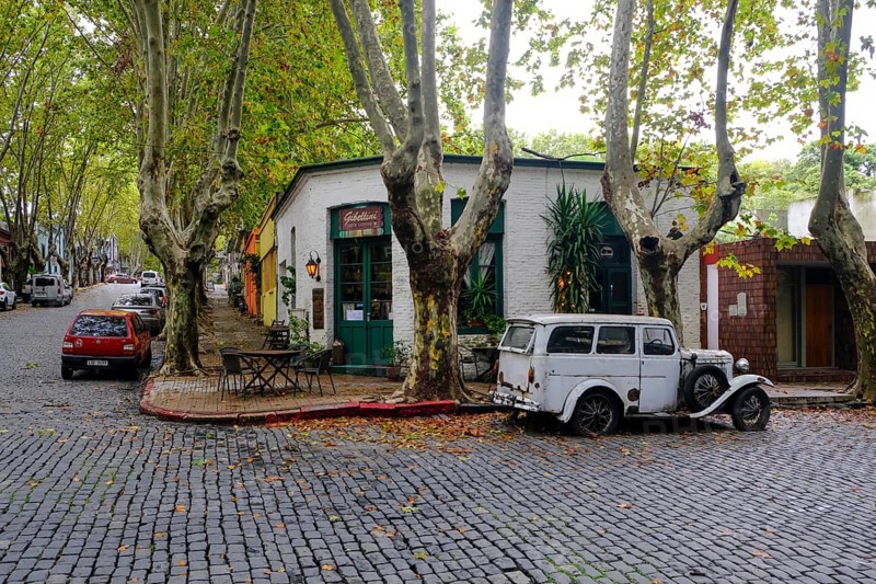 Colonia del Sacramento, Colonia, Uruguay, vintage cars parked in the alleyways of the old town. Colonia del Sacramento is a city on the Río de la Plata in Uruguay. It is the capital of the department of Colonia. Colonia del Sacramento is the oldest city in Uruguay and its historic centre, a popular tourist destination, has been declared a UNESCO World Heritage Site, South America