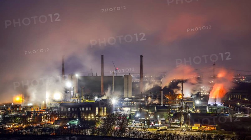 Bottrop, North Rhine-Westphalia, Germany, The Prosper coking plant is one of three operating coking plants in the Ruhr area. The Prosper coking plant is the last coking plant to be operated by the successor company to Ruhrkohle AG, RAG Deutsche Steinkohle AG. It was taken over by the steel group ArcelorMittal in 2011. The coking plant is designed for an annual production of almost two million tonnes of coke. At the back right, the skyline of Essen city centre, Europe