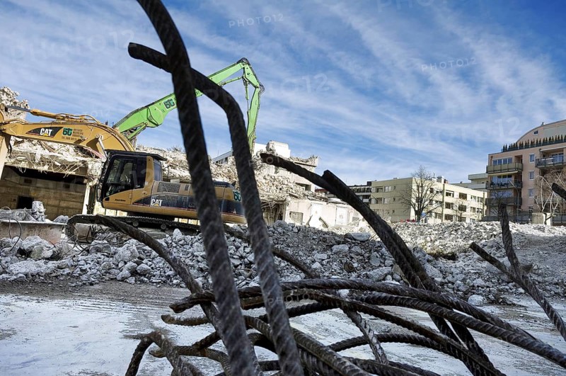 Demolition ruins of the Angererstraße 9 post office, subject of economic crisis, Munich, Bavaria, Germany, Europe